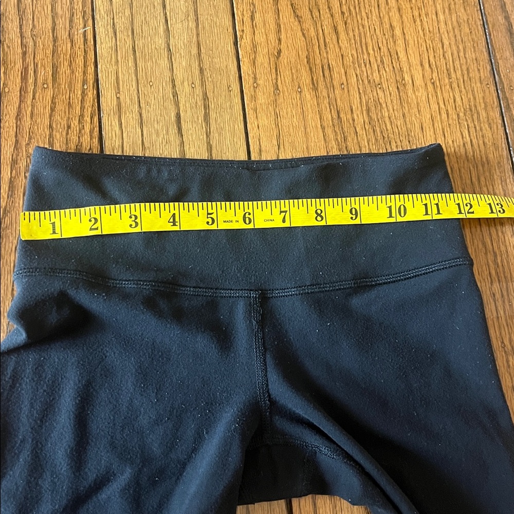 Lululemon High-Waisted Black Cropped Leggings - Picture 10 of 11